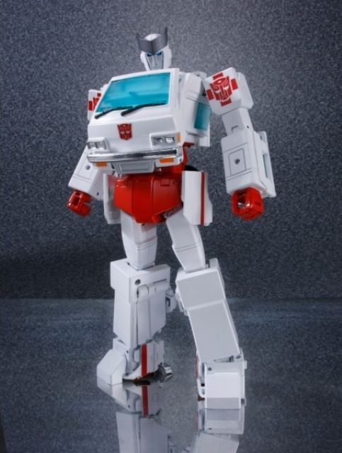 Transformers MP-30 Ratchet - Image 4